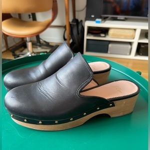 J.Crew clogs in black sz 8